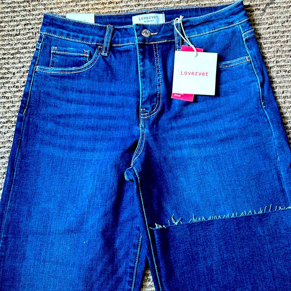 Jeans, wide leg cropped, no distressing. Dark blue denim, frayed hemline